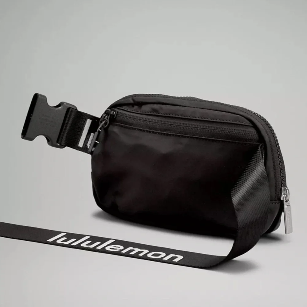 NWT Lululemon Everywhere Belt Bag Wordmark - Picture 5 of 7
